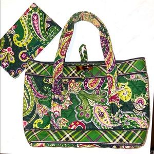 Vera Bradley Green Quilted Handbag with Checkbook Holder
New, No Tag